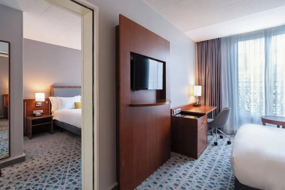 هتل کرون پلازا پاریس